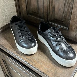 Rossi Black Platformed Sneakers
